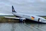 AVION U MONPELJEU PROMAŠIO PISTU I PAO U JEZERO! Ovo se retko viđa, putnici SPASENI! (VIDEO)