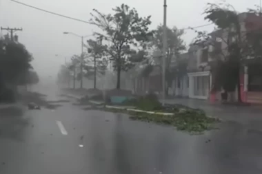 STIŽE STRAVIČNO NEVREME! POGODIĆE ZEMLJU, NASTAĆE UŽAS! Udariće padavine OPASNE po ŽIVOT! Katastrofa u najavi! (VIDEO)