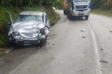 SUDARILI SE AUTOMOBIL I KAMION: Teška saobraćajna nezgoda kod Prijepolja!