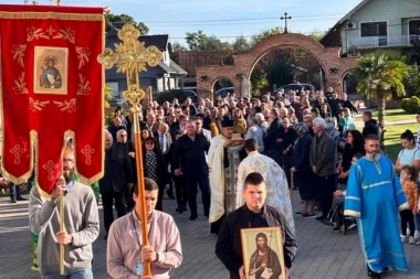 ČESTICE MOŠTIJU SVETOG JOVANA KRSTITELJA U KONČAREVU: Stigle u Jagodinu iz Jerusalima!