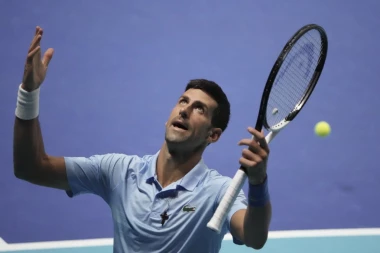 NOVAK IZNENADA PREKINUO TRENING: Evo šta je Đokovića omelo u pripremama za start pariskog turnira! (VIDEO)