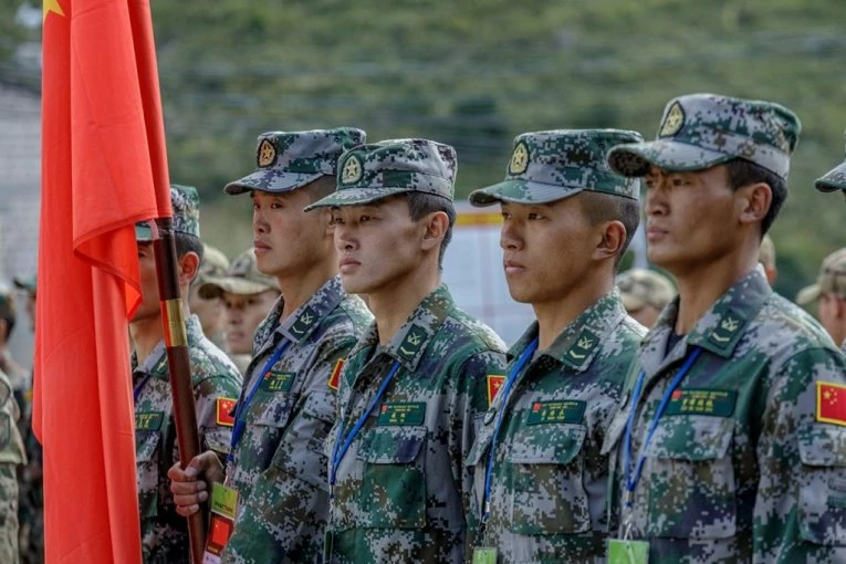 NOVO MOĆNO ČUDO TEHNIKE U RUKAMA PEKINGA: Nakon pasa-robota Kinezi razvili do sada neviđeno oružje (VIDEO)