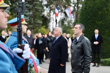 Predsednik Narodne skupštine i predsednik Senata Francuske položili vence na spomenik zahvalnosti Francuskoj (FOTO)