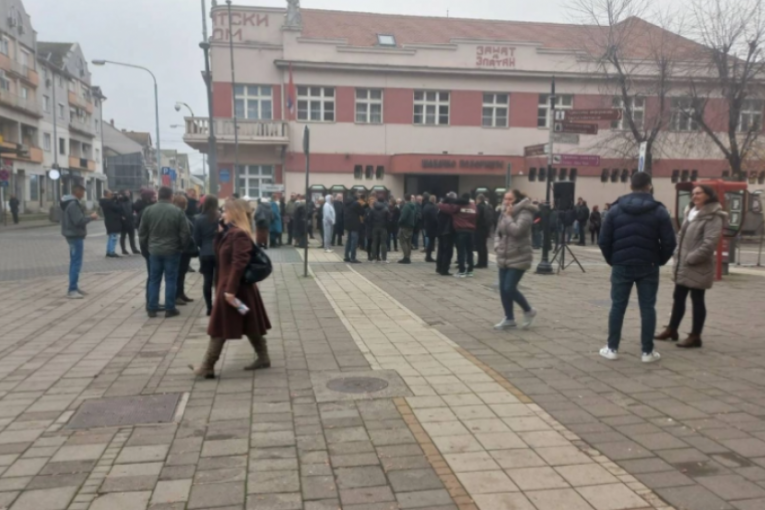 TOTALNI FIJASKO ŠABAČKE OPOZICIJE: Zelenović se jede od muke!