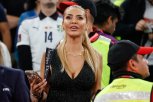 GRUDI NA IZVOLTE: Erotski selfi vrele Sneže Borjan zapalio Instagram (FOTO)