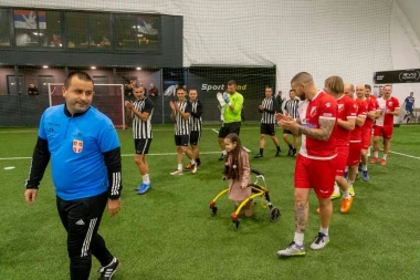 VELIKO SRCE FUDBALSKIH LEGENDI: Krasa, Lane, Žigić, Kačar i ekipa PONOVO ZAJEDNO za Anastasijin prvi korak! (FOTO, VIDEO)