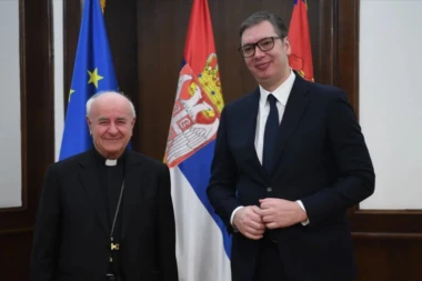 VUČIĆ PRIMIO KARDINALA VIĆENCA PALJU: Obavestio sam ga o situaciji na Kosovu i Metohiji! (FOTO)