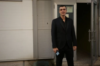 POTRESNI DETALJI IZ DOMA NAŠEG PEVAČA: "Bože, nisi mi valjda dao dete, da bi mi ga UZEO"