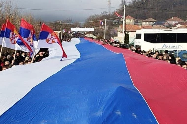 SVI SMO MI DEJAN PANTIĆ! Završen veliki protest Srba na severu Kosova: Teroristi Aljbinu Kurtiju poslata jasna poruka (FOTO/VIDEO)