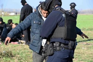 PONOVO OTKRIVENI MIGRANTI KOD SUBOTICE: Njih 60 iregularno boravilo u našoj zemlji, policija ih pretresla i šokirala se (FOTO)