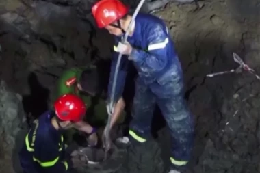 DEČAK PROPAO KROZ BETONSKU CEV DUGU 35 METARA! Spasioci drugi dan pokušavaju da ga izvuku! (VIDEO)