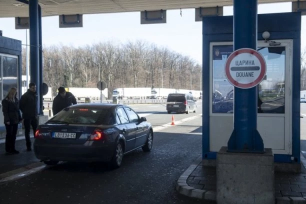 BLOKIRAN GRANIČNI PRELAZ SA SRBIJOM: Crnogorska policija pronašla telo muškarca, sumnja se na ubistvo