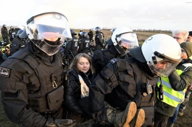 GRETA TUNBERG PUŠTENA IZ PRITVORA: Nakon provere identiteta oslobođena bez podizanja optužnice