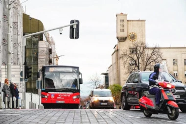 USNULI BEOGRAD, USLOVI ZA VOŽNJU IDEALNI! Ovakvi prizori u prestonici se retko viđaju - nigde nema gužve! (FOTO)