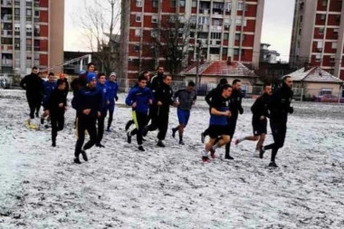 BUBAMARA SE ZAKOTRLJALA I U VELIKOJ PLANI: Morava prkosi hladnoći! (FOTO GALERIJA)