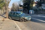 DVOJE DECE POVREĐENO U UDESU KOD MARAKANE: Isprevrtao se automobil, devojčica sa povredom glave prebačena u Urgentni (FOTO)