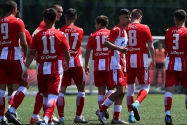 SA MARAKANE NA OMLADINSKI STADION: Fudbaler Crvene zvezde postao "romantičar"!