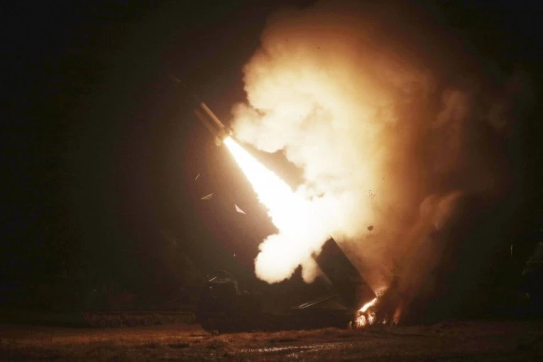 UDARNO! Ukrajina prvi put lansirala rakete ATACMS na Lugansk!