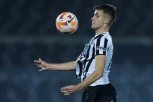 SADA JE I ZVANIČNO! Bivši fudbaler Partizana PREDSTAVLJEN u novom klubu! (VIDEO)