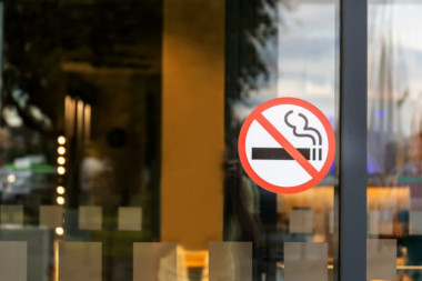 SVE O ZABRANI PUŠENJA U SRBIJI! Zabarana će važiti i za ELEKTRONSKE CIGARETE, evo koja će botonova PRAVILA
