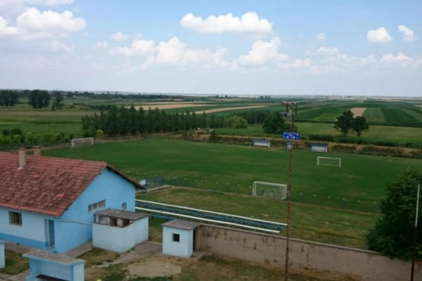 DOMAĆIN JE POVEO IZ SVLAČIONICE: Gosti su sa dva gola u završnici meča stigli do preokreta! (VIDEO)