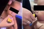 SNIMAK KOJI JE SVE ŠOKIRAO! Majka dala bebi elektronsku cigaretu, smejala se dok se ona gušila u dimu (VIDEO)