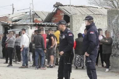 HOROR NA KARABURMI! Teretno vozilo udarilo dete, umrlo na licu mesta!