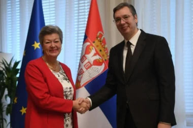 SRBIJA JE OD POČETKA OZBILJNO I ODGOVORNO PRIHVATILA SVOJ DEO OBAVEZA! Vučić se sastao sa komesarkom EU! (FOTO)