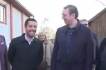 PROVERI DA LI SU KOKOŠKE ILI ĆURKE! Urnebesna šala predsednika Vučiča i ministra Momirovića! (VIDEO)