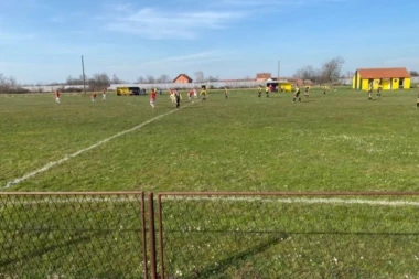 FUDBAL JE NAJLEPŠA IGRA NA SVETU: Ni težak teren im nije zasmetao - Dobrava i Pričinović podelili bodove!