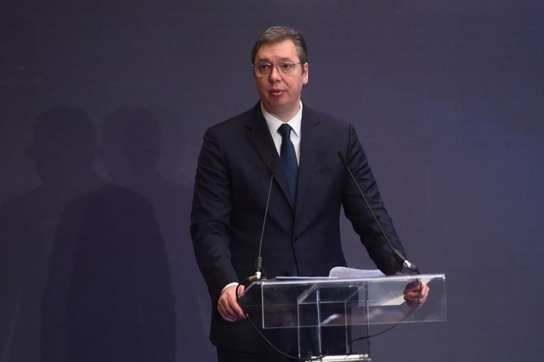 VUČIĆ RAME UZ RAME SA VELIKIM VOJSKOVOĐOM! Predsednik Srbije proglašen za POČASNOG GRAĐANINA i opozicija glasala za njega