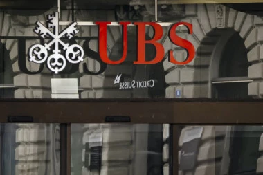 KREDITNI BIRO OBJAVIO KOLIKO DUGUJEMO BANKAMA: Od cifre će vam se zavrteti u glavi! SPOMINJU SE MILIJARDE