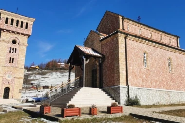 EVO GDE JE ODŠTAMPANA PRVA KNJIGA U SRBIJI: Samouki monah Teodosije izrezbario slova u njoj (FOTO)