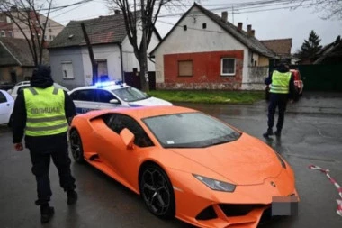 POGLEDAJTE KAKO MUP ODUZIMA LUKSUZNI LAMBORDŽINI (VIDEO)