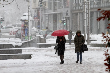 PRVI SNEG ZA VIKEND! Ljuta zima stiže u Srbiju - beli pokrivač će biti i do 10 cm, a za njim dolaze i pljuskovi sa grmljavinom!