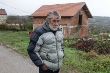 DEDA UBIJENE DEVOJČIČE U ŠOKU: Da ovde ima 100 policijaca ja bih ga ubio da sam ga našao!  (FOTO, VIDEO)