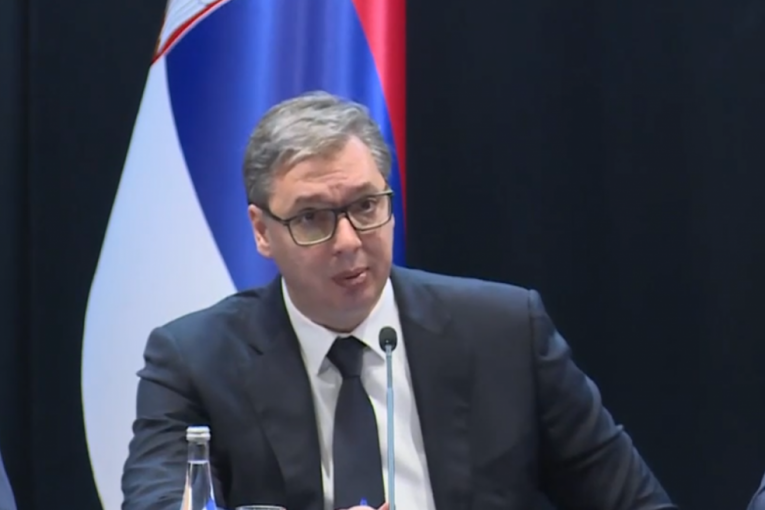 Kažete da je incident kad pucate čoveku u leđa! Vučić odbrusio zapadnim abmasadorima: Licemeri!