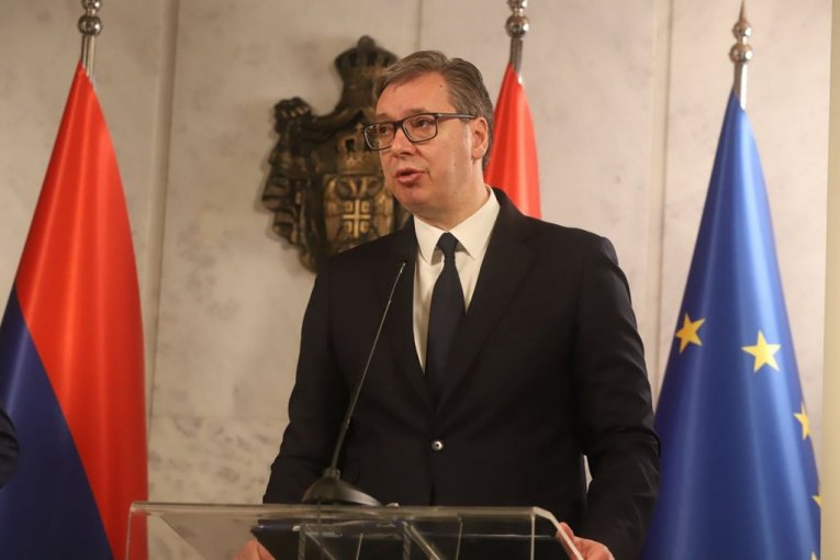 VUČIĆ ODGOVORIO NA PITANJE REPUBLIKE: Neki u SAD su naslonjeni na devedesete godine prošlog veka, nećemo hrliti protiv Rusije i Kine!