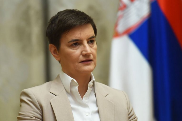 BIO DEO VLADE KOJA JE ĆUTALA I GLEDALA U POD! Premijerka Brnabić očitala bukvicu Jovanoviću: Pravio bi vladu i sa strankama  za koje je Kosovo druga država!