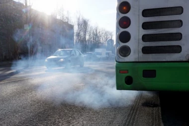 NAJMANJE 30 POVREĐENIH! Težak sudar automobila, kamiona i autobusa koji je prevozio đake kod Vragolije!