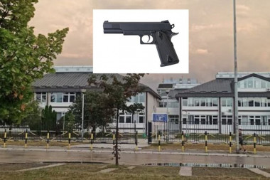JEZIVE VESTI IZ OBRENOVCA: Dečak iz školskog ranca izvadio plastični pištolj i uperio ga u druga - REAGOVAO MUP!