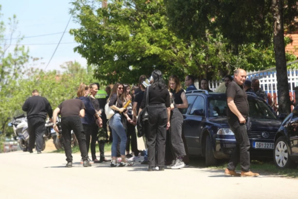 "JOŠ UVEK SE SEĆAM ZAVIJANJA OD TE NOĆI, BILO JE STRAŠNO" Potresno sećanje meštanke na MASAKR u Malom Orašju!