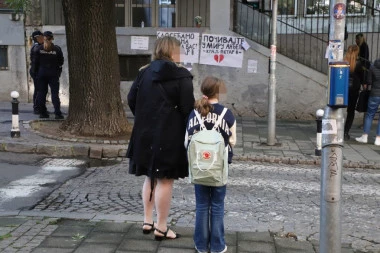 ZAŠTO SE OVO DESILO? Povećan broj poziva Nacionalnoj dečjoj liniji nakon masakra, a evo koja pitanja postavljaju deca, a koja roditelji!