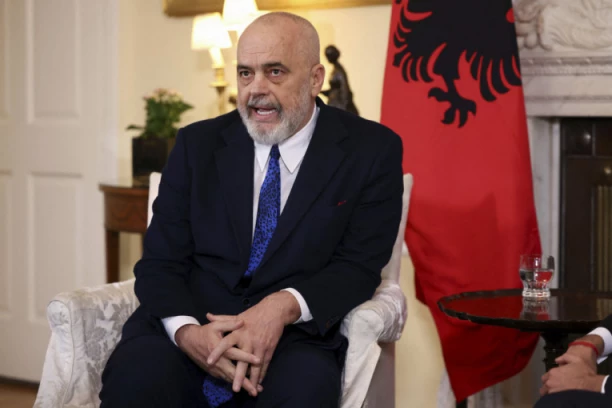 "DRŽIMO BUDUĆNOST ALBANIJE U SVOJIM RUKAMA": Edi Rama u nedelju juri ČETVRTI uzastopni mandat