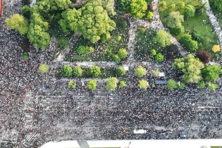 OPOZICIJA OGOLJENO PRIZIVA GRAĐANSKI RAT! Priželjkuju haos na ulicama i oružane sukobe!