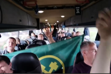 DA SE NAJEŽIŠ! Rudari Trepče krenuli na skup nade, ori se “Srbija, Srbija”! (VIDEO)