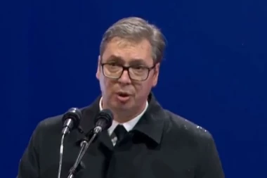 NEPRISTOJNI NIKAD NEĆE POBEDITI PRISTOJNE: Vučić pred vanrednu skupštinu SNS u Kragujevcu poručio da je važno boriti se za Srbiju!