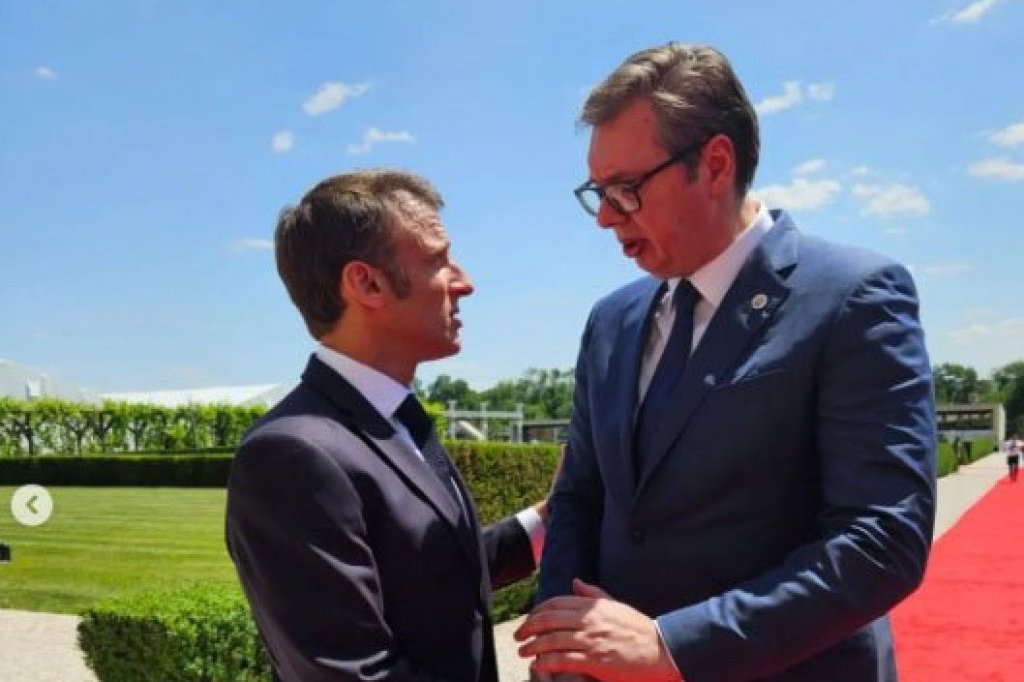 PREDSEDNIK VUČIĆ SE SASTAO SA MAKRONOM U KIŠINJEVU