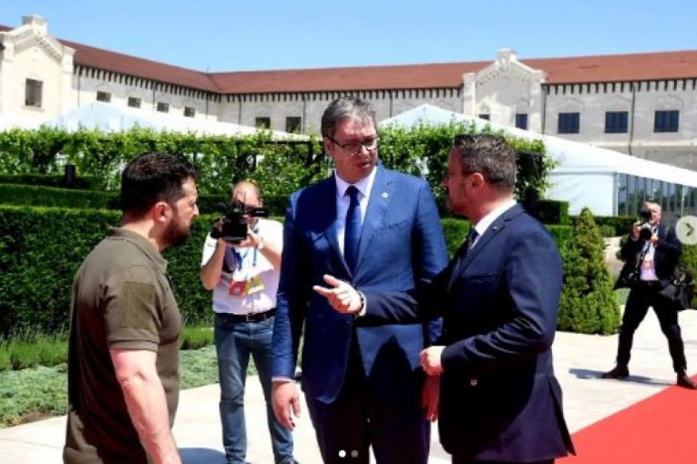 VUČIĆ SE SASTAO SA ZELENSKIM: Razgovarao u Kišinjevu sa predsednikom Ukrajine (FOTO)