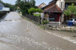 APOKALIPTIČNE SCENE! Jako nevreme pogodilo centar i zapad Srbije! PLJUSAK, GRMLJAVINA, GRAD, BUJICE TEKU ULICAMA... (FOTO/VIDEO)